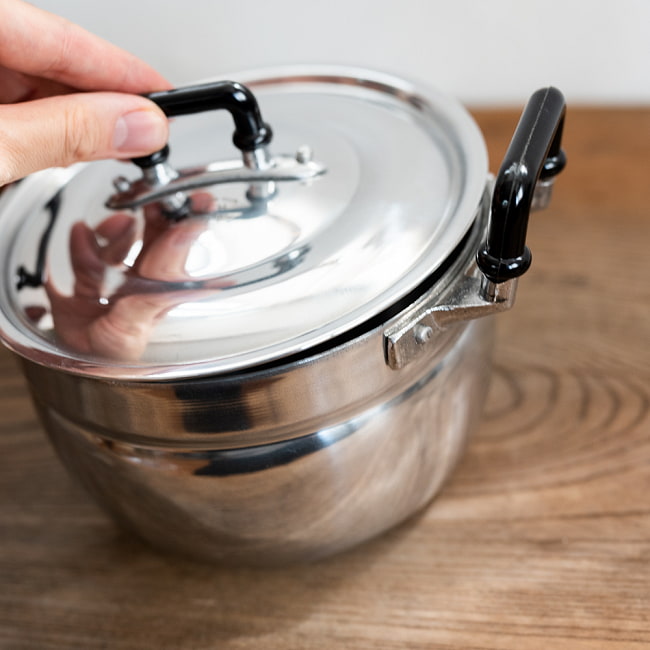 【6個セット】タイ屋台のアルミ両手鍋　タイの王室御用達　CCH (Chue Chin Hua)　クロコダイルブランド〔内径：約16cm 容量：約1600ml〕 7 - 鍋蓋の縁の部分です