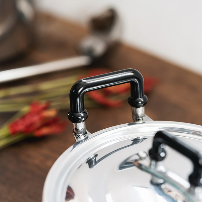 【6個セット】タイ屋台のアルミ両手鍋　タイの王室御用達　CCH (Chue Chin Hua)　クロコダイルブランド〔内径：約16cm 容量：約1600ml〕 8 - 持ちての部分の写真です