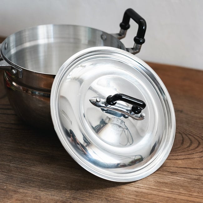 【6個セット】タイ屋台のアルミ両手鍋　タイの王室御用達　CCH (Chue Chin Hua)　クロコダイルブランド〔内径：約16cm 容量：約1600ml〕 9 - 蓋拡大写真です