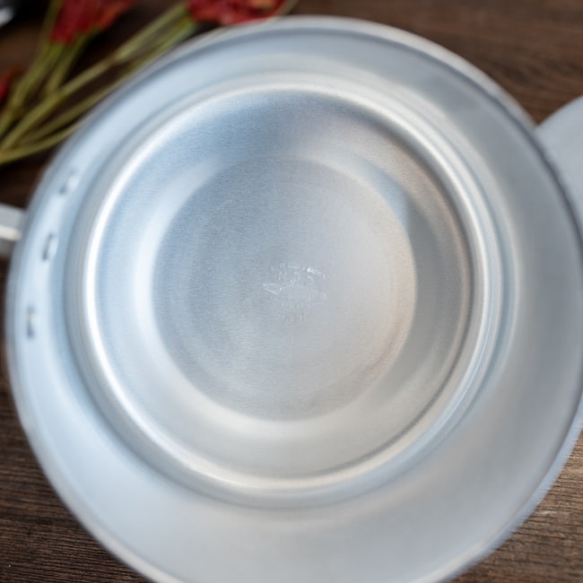 【6個セット】タイ屋台のアルミ片手鍋　タイの王室御用達　CCH (Chue Chin Hua)　クロコダイルブランド〔内径：約16cm 容量：約1800ml〕 11 - 丁寧に作られています