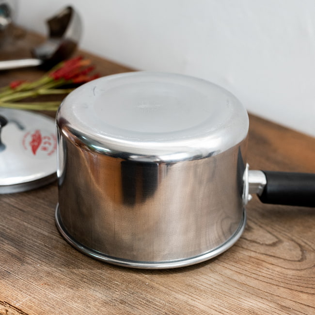 【6個セット】タイ屋台のアルミ片手鍋　タイの王室御用達　CCH (Chue Chin Hua)　クロコダイルブランド〔内径：約16cm 容量：約1800ml〕 13 - 裏側はこのようになっております