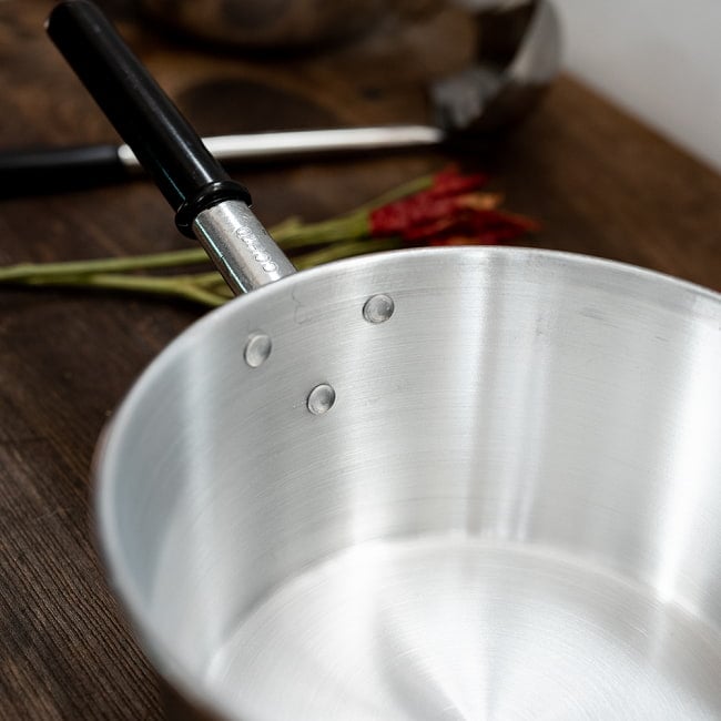 【6個セット】タイ屋台のアルミ片手鍋　タイの王室御用達　CCH (Chue Chin Hua)　クロコダイルブランド〔内径：約20cm 容量：約2500ml〕 8 - 中はこの様になっています