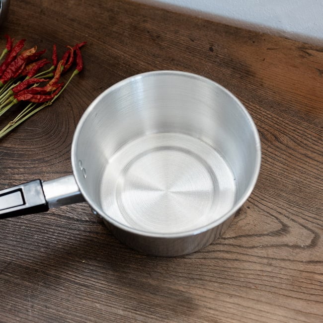 【6個セット】タイ屋台のアルミ片手鍋 アンブレラブランド〔内径:約16cm 容量:約1500ml〕 7 - 中はこの様になっています