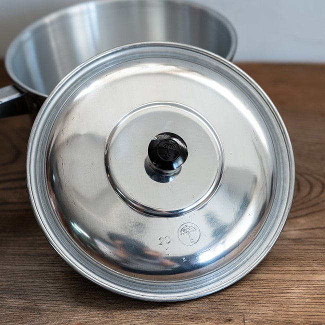 【6個セット】タイ屋台のアルミ片手鍋 アンブレラブランド〔内径:約20cm 容量:約2500ml〕 4 - 蓋の写真です