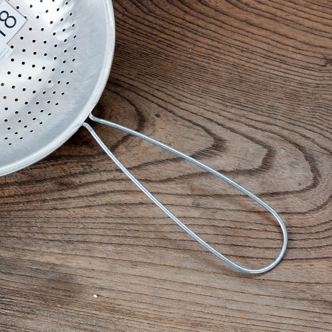 【6個セット】タイ屋台のココナッツこし器兼　油切り　野菜や茹で野菜の水切り器〔No.18　直径：約18.2cm〕 5 - 持ち手部分です