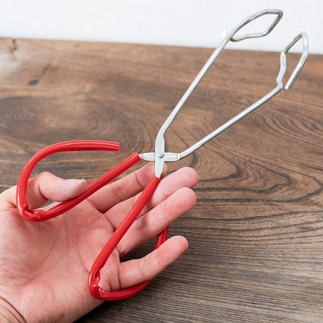 【6個セット】ハサミ型のシザートング BBQや焚き火 熱い物が簡単に持てる 7 - 持ってみたところです