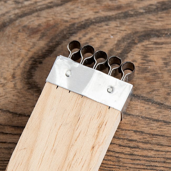 【6個セット】タイのココナッツスクレーパー 19cm 3 - 先端部分です。シュレッド状にするにはこちらを使います。