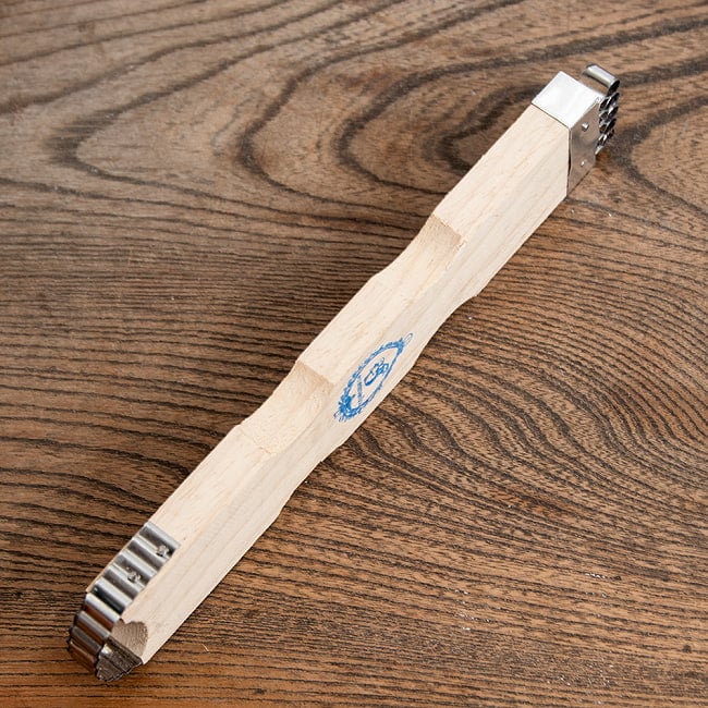 【6個セット】タイのココナッツスクレーパー 19cm 6 - 無骨ながら握りやすい形状です。