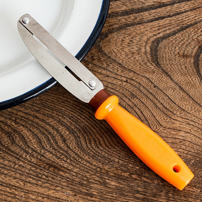 【6個セット】怪我しにくい！タイの ピーラーナイフ 【Barbarian Head】 16.5cm 3 - 裏面を見てみました。怪我をしにくい安心設計ですね。