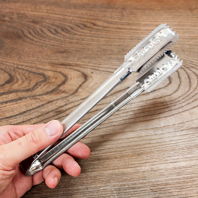 【6個セット】タイのトング アイスペールの氷や米麺　サラダなどの取り分けへ　約21cm 5 - このくらいのサイズ感になります