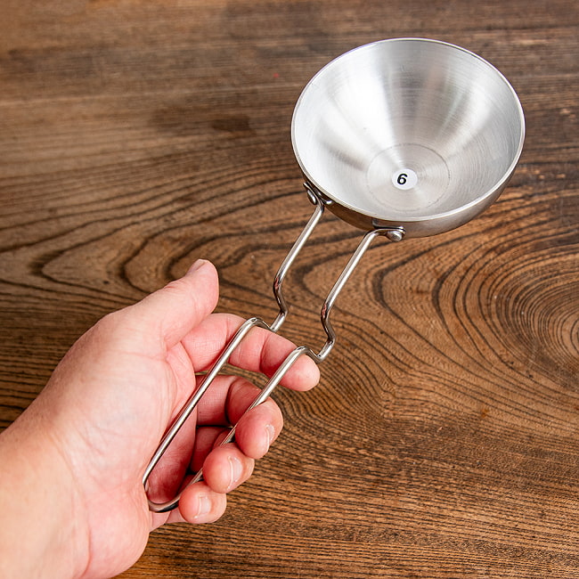 【6個セット】タルカパン - アルミ【約10cm】インド料理でスパイスをテンパリングする調理器具 アルミ 7 - 手に取るとこれくらいの大きさです。