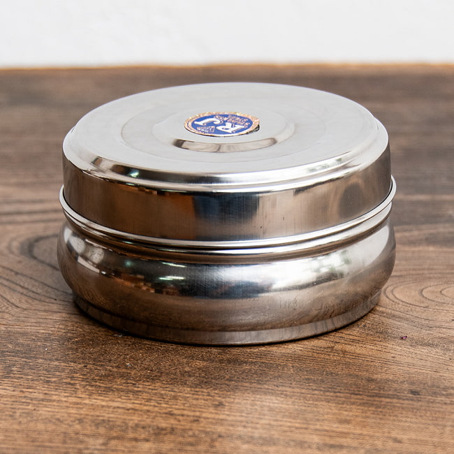 【6個セット】だいぶ大きめのステンレスのマサラケース・小物入れ 直径：10.5cm程度 4 - 独特な形状がいかにもインド！