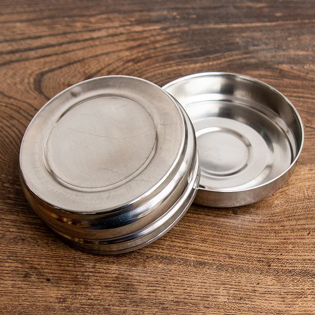 【6個セット】だいぶ大きめのステンレスのマサラケース・小物入れ 直径：10.5cm程度 5 - 底面です