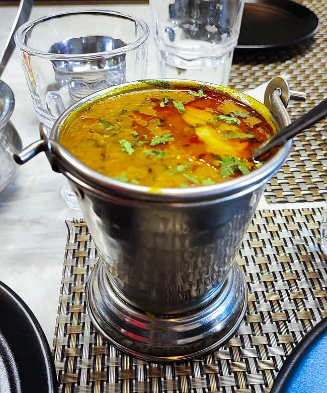 【6個セット】ステンレスのアイスペール・カレーサーバー 約400ml 8 - インドではカレーサーバーとしても用いられています。