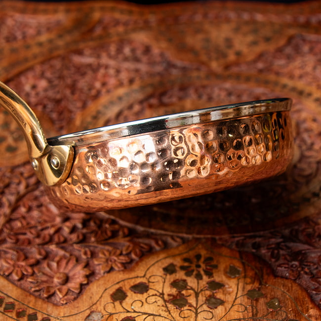 【6個セット】槌目仕上げ 銅装飾のロイヤルソースパン（約13.5cm×4cm） 4 - 角度を変えてみてみました。