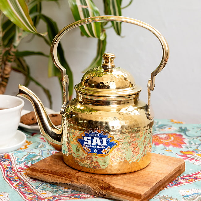 【6個セット】インドの豪華絢爛 ブラスケトル やかん ティーポット 約500ml 2 - 全体写真です。ティータイムのお供にぴったり。