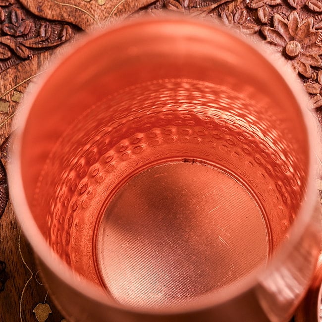 【6個セット】アーユルヴェーダ 高級銅製コップ付き水差し　槌目仕上げが美しい　ウォーターカラフェ　ピッチャー　冠水瓶〔約1000ml〕 12 - 拡大写真です