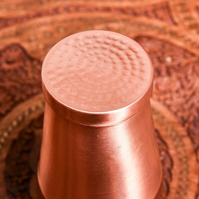 【6個セット】アーユルヴェーダ 高級銅製コップ付き水差し　槌目仕上げが美しい　ウォーターカラフェ　ピッチャー　冠水瓶〔約1000ml〕 7 - 上部の写真です