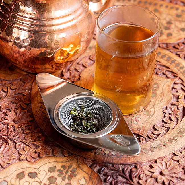 【6個セット】受け皿付き　ティーストレーナー　インドのレトロデザイン　チャイ用の茶こし器　紅茶や緑茶　ハーブティー 8 - 受け皿が便利です