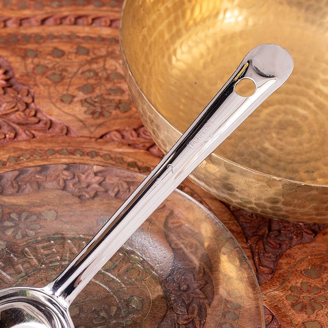 【6個セット】インドのラッサム用レードル 注ぎ口付き スープやカレーの取り分けに便利 ステンレス製 サーバーレードル〔約22.3cm〕 4 - 柄の部分には、フックに引っ掛けられるよう穴もあいています