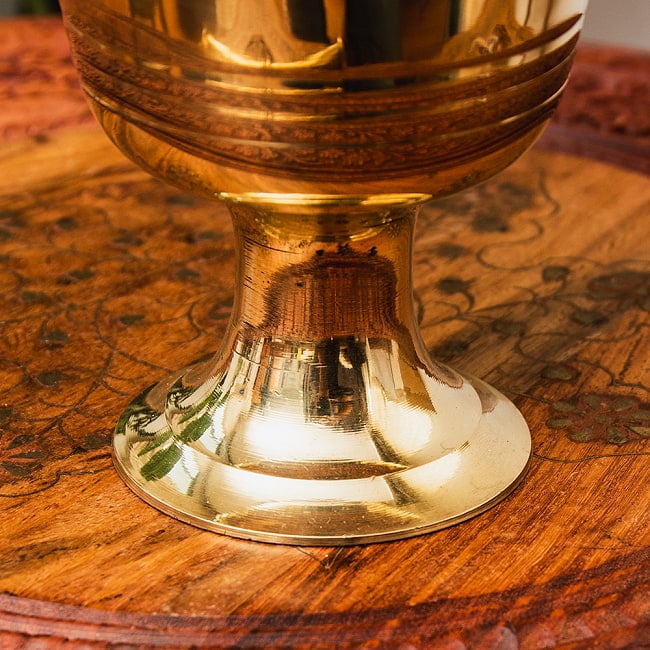 【6個セット】オーセンティックでエレガントな真鍮のスパイスグラインダー 高さ：約14cm 6 - サイズを感じて頂く為、手に持ったところです