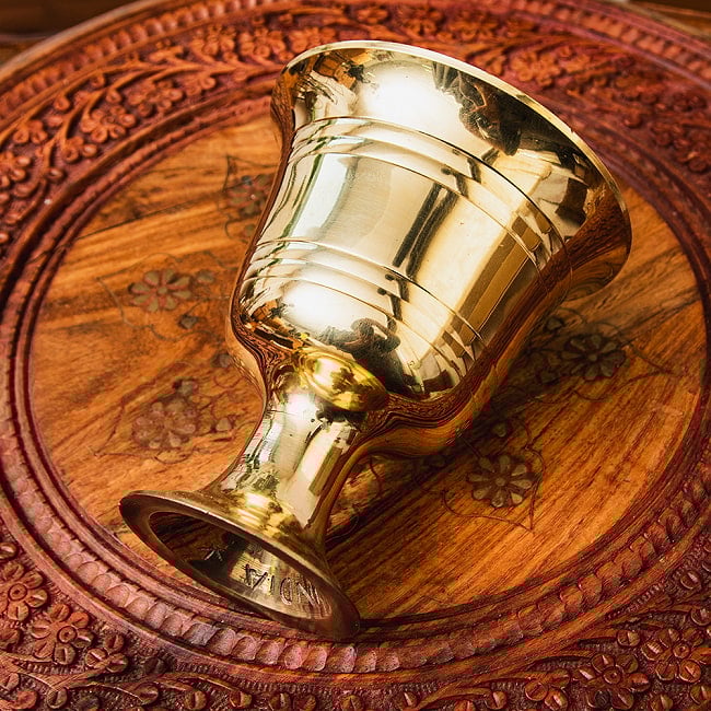 【6個セット】オーセンティックでエレガントな真鍮のスパイスグラインダー 高さ：約14cm 7 - 側面を見てみました。