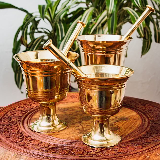 【6個セット】オーセンティックでエレガントな真鍮のスパイスグラインダー 高さ：約16cm 11 - 様々なサイズを並べてみました。