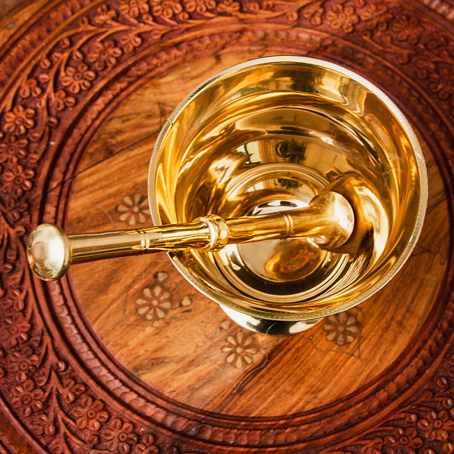 【6個セット】オーセンティックでエレガントな真鍮のスパイスグラインダー 高さ：約16cm 3 - 淵の部分を拡大してみました