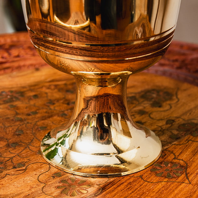 【6個セット】オーセンティックでエレガントな真鍮のスパイスグラインダー 高さ：約16cm 6 - サイズを感じて頂く為、手に持ったところです