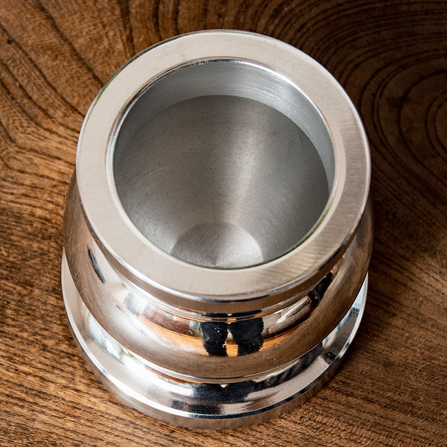 【6個セット】アルミ製のスパイスグラインダー クラシックな壺型 高さ：9cm 5 - 上からの様子です。