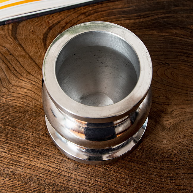 【6個セット】アルミ製のスパイスグラインダー クラシックな壺型 高さ：9cm 5 - 上からの様子です。