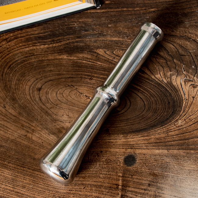 【6個セット】アルミ製のスパイスグラインダー クラシックな壺型 高さ：9.5cm 7 - 摺り棒が付属します。