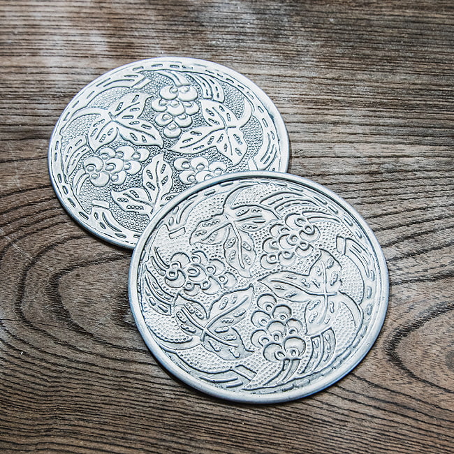 【6個セット】ムスリム職人の手仕事が息づく アルミコースター 花草 6 - 裏面を見てみました。