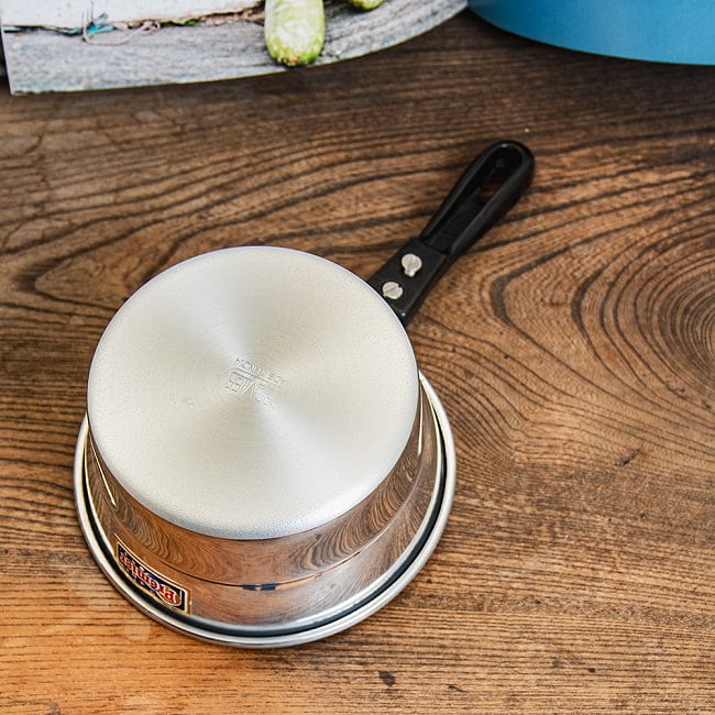 【6個セット】軽くて取り回しが便利な インドのアルミ片手鍋 チャイ煮出しなどに 直径14.5cm 650cc程度 6 - 裏面の様子。