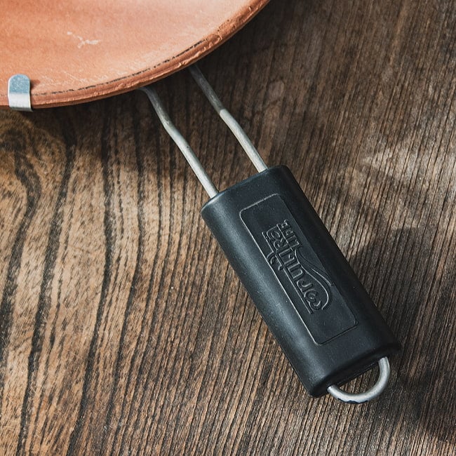 【6個セット】素焼きのチャパティパン（観賞用） 5 - 持ち手の部分です。※持ち手部分のデザインは、入荷時により若干ことなります。