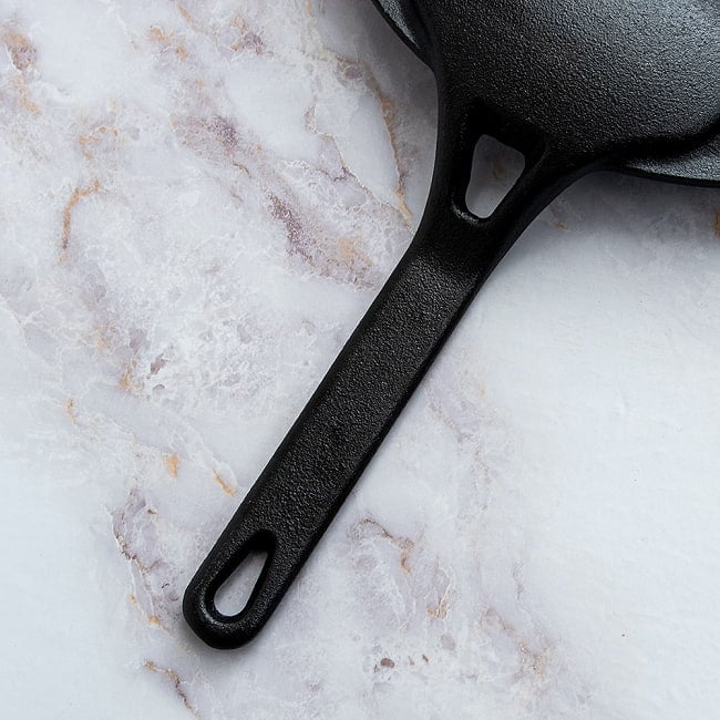 【6個セット】鋳鉄製 高級チャパティパン CAST IRON TAWA 直径25.5cm 1.8kg程度 7 - 持ちての裏面です。