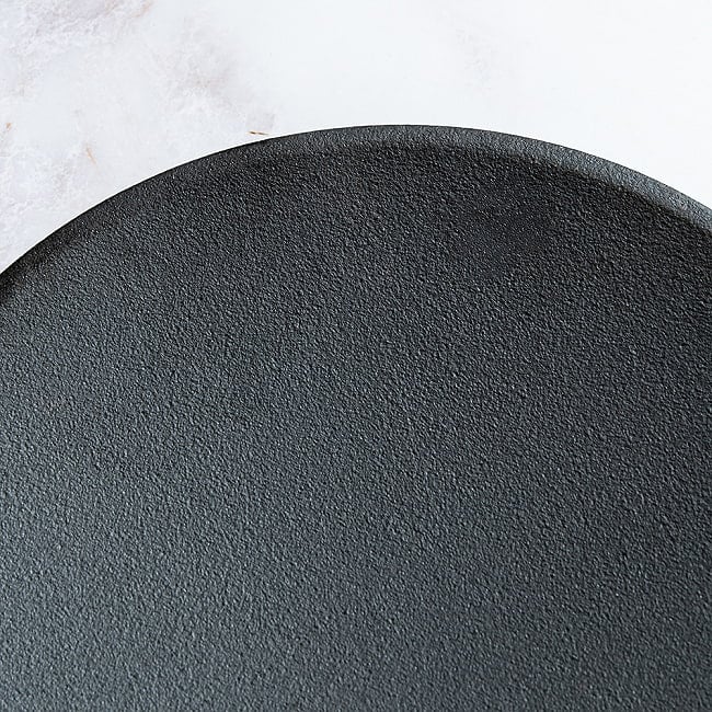 【6個セット】鋳鉄製 高級チャパティパン CAST IRON TAWA 直径25.5cm 1.8kg程度 8 - ざらりとした仕上げです。