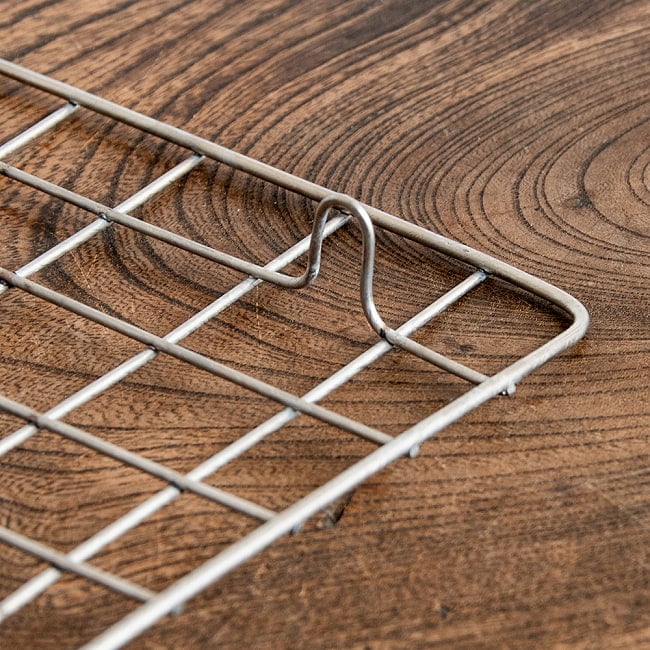 【6個セット】チャパティを直火で炙る焼き網 幅17cm 6 - 脚がついているので台に安置できます。