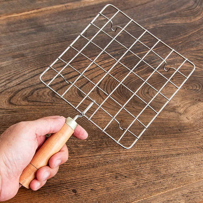 【6個セット】チャパティを直火で炙る焼き網 幅17cm 9 - チャパティにジャストフィットなサイズ感です。