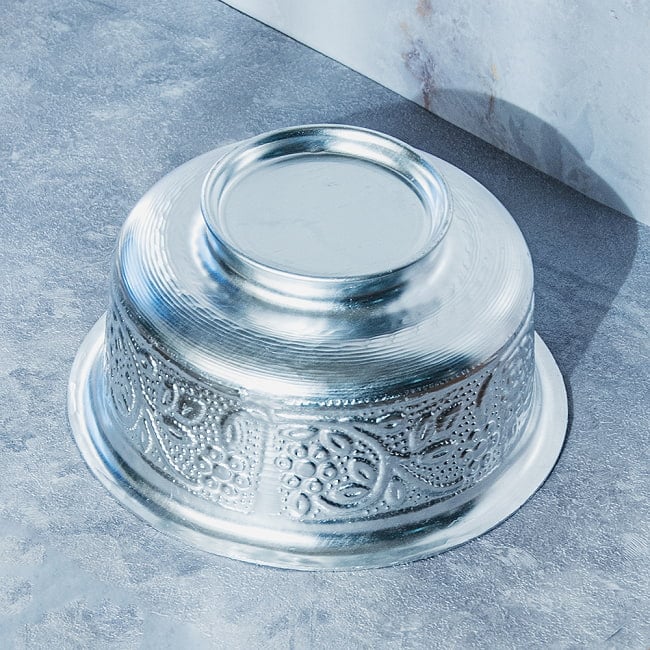 【6個セット】インド伝統唐草エンボスの脚付きアルミボウル 水盆 直径13cm 5 - 裏面の写真です