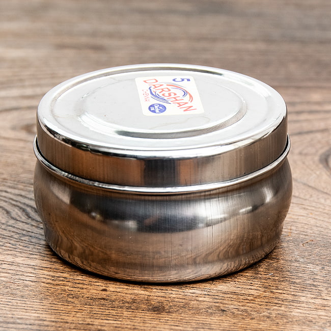 【6個セット】だいぶ大きめのステンレスのマサラケース・小物入れ 直径：8.5cm程度 4 - 独特な形状がいかにもインド！