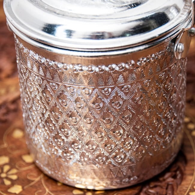 【送料無料・4個セット】タイの飾りつきエンボス・アルミジャー - 800cc 4 - 角度を変えてみてみました。