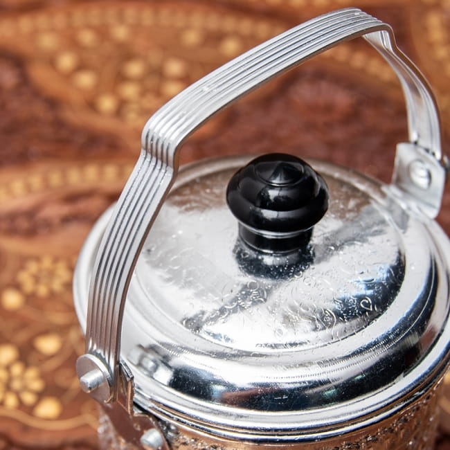 【送料無料・4個セット】タイの飾りつきエンボス・アルミジャー - 800cc 6 - 取っ手部分です。