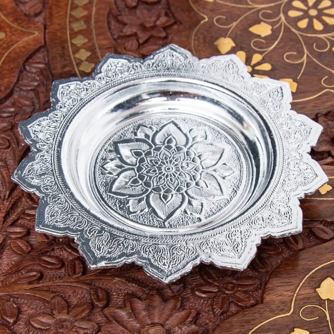 【6個セット】タイのお供え入れ 飾り皿 - 直径：約10.5cm 3 - 上に置いた物がよく映えます。お供え用だけではなく、果物などを置いたり様々な用途にご使用いただけます。