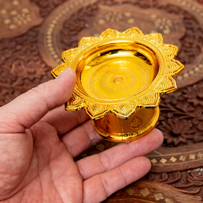 【6個セット】タイのお供え入れ 飾り皿 〔高さ:約5cm 直径:約10cm〕 6 - このくらいのサイズ感になります