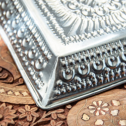 【4個セット】バリのアルミスクエアトレイ 手打ち細工が美しい - 20cm x 20cm - サブ5