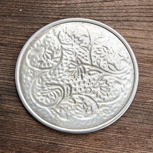 【4個セット】ムスリム職人の手仕事が息づく アルミコースター 唐草 6 - 裏面を見てみました。