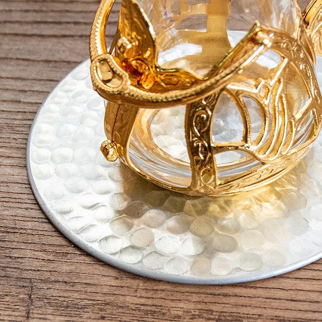 【4個セット】ムスリム職人の手仕事が息づく アルミコースター 槌目仕上げ 5 - グラスなどを美しく飾ってくれます。