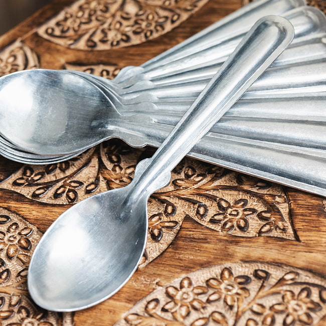【17個セット】〔12本セット〕無骨さが魅力 タイのアンティークテイストなアルミスプーン〔約17.5cm〕 3 - 全体写真です