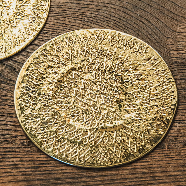 【4個セット】ムスリム職人の手仕事が息づく ブラスコースター 網目仕上げ 6 - 裏面を見てみました。